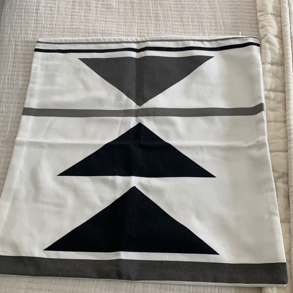 NWOT Woven Nook Throw Pillow Cover 18 x 18